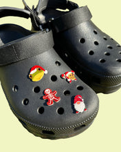 Load image into Gallery viewer, Christmas Frog Shoe Charm
